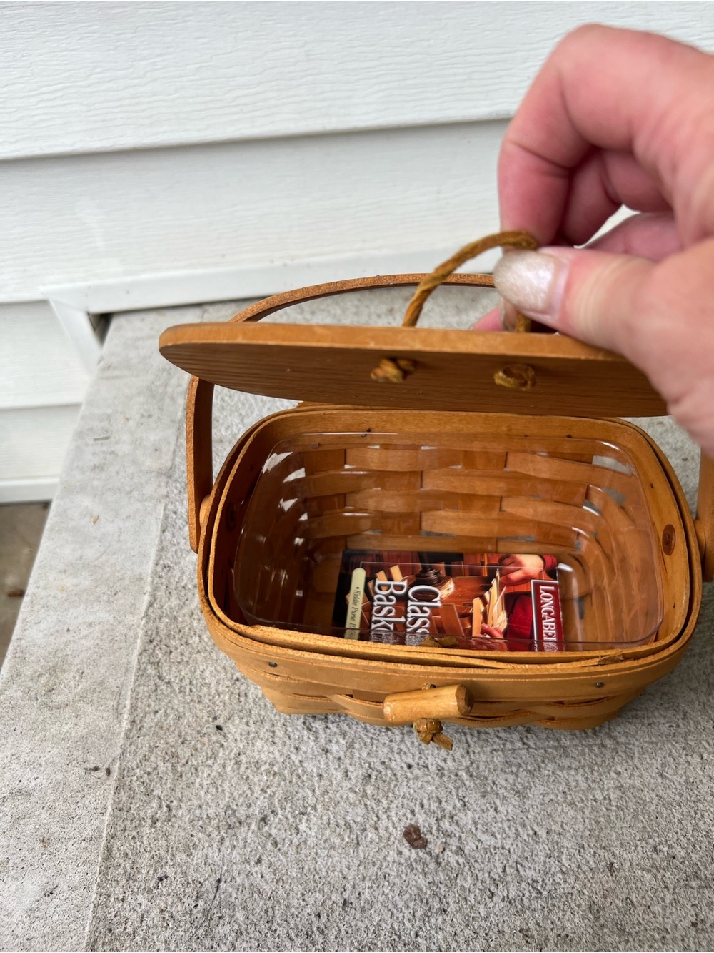 Longaberger Handwoven Kiddie Purse Basket with Wooden Lid and handle signed - Picture 2 of 6